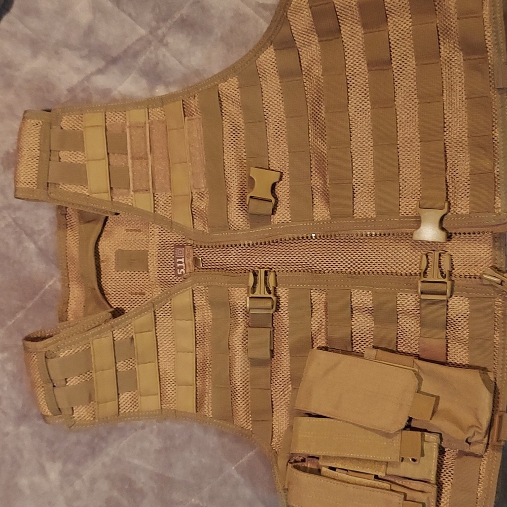 5.11 field tested vest NWOT